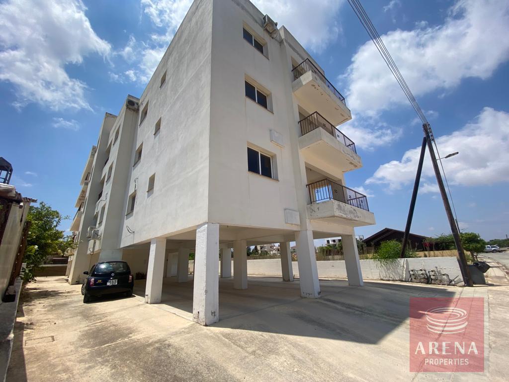 1 BED APT IN dERYNIA TO BUY