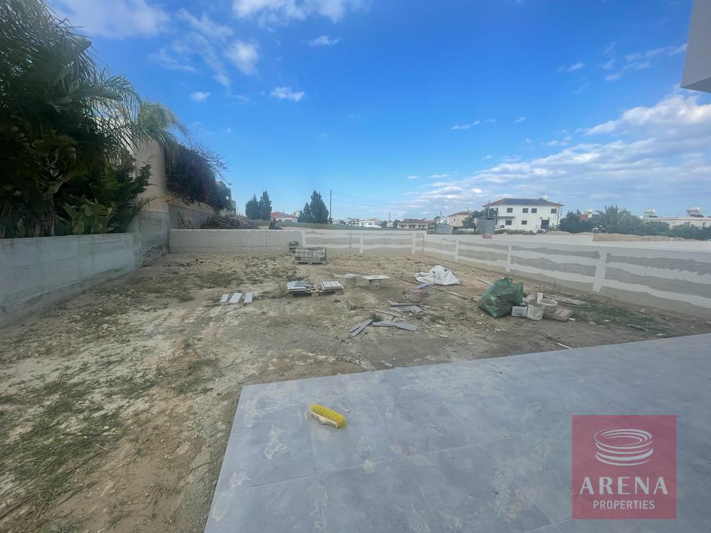 4 BED VILLA IN ARADIPPOU TO BUY