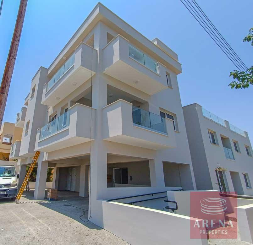 2 bed apt in Pervolia