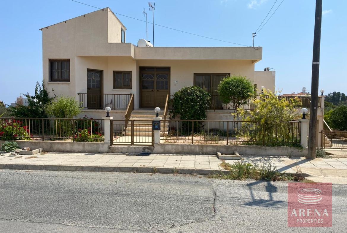 3 bed house in derynia