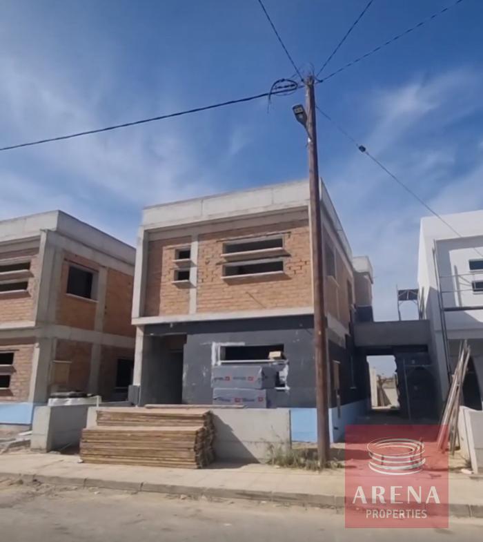 VILLA IN AVGOROU