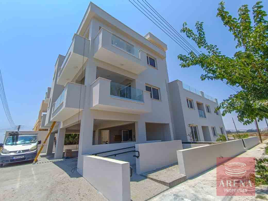 2 bed apt in Pervolia for sale