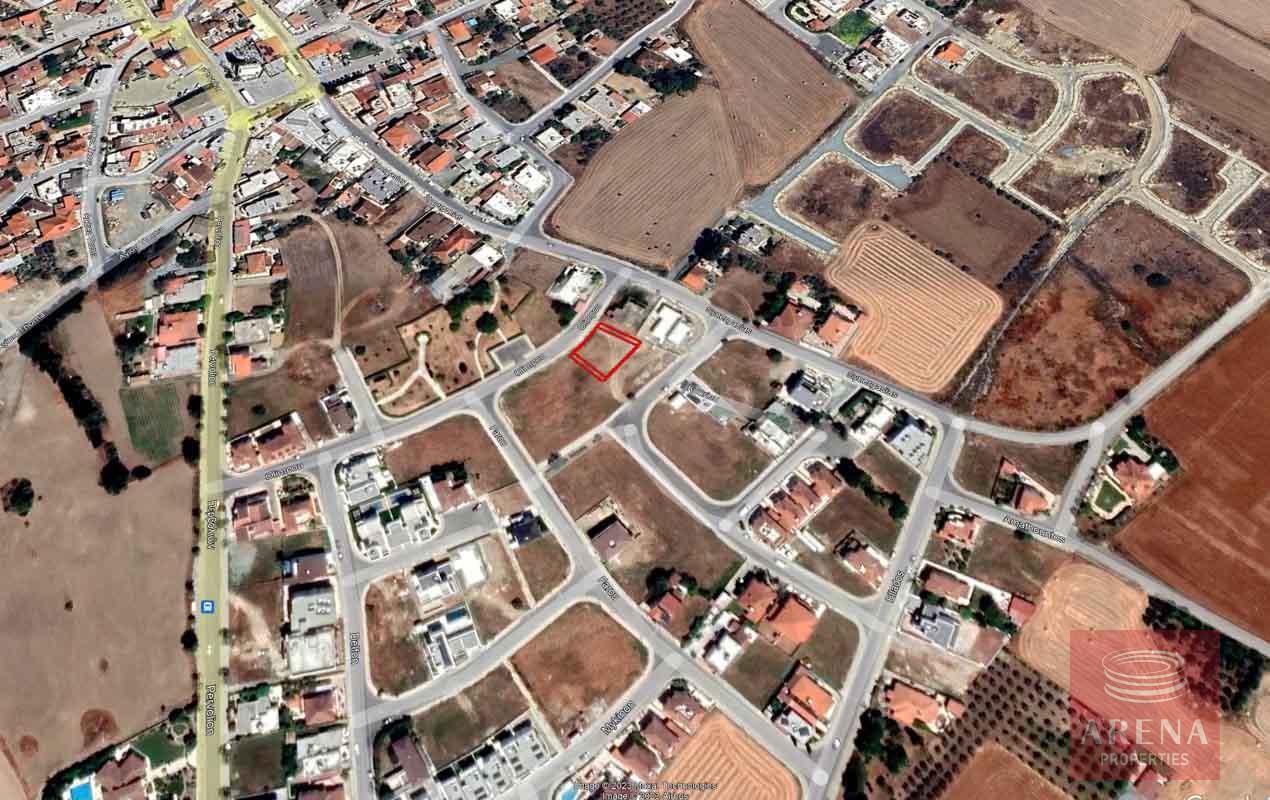 Plot in Kiti for sale
