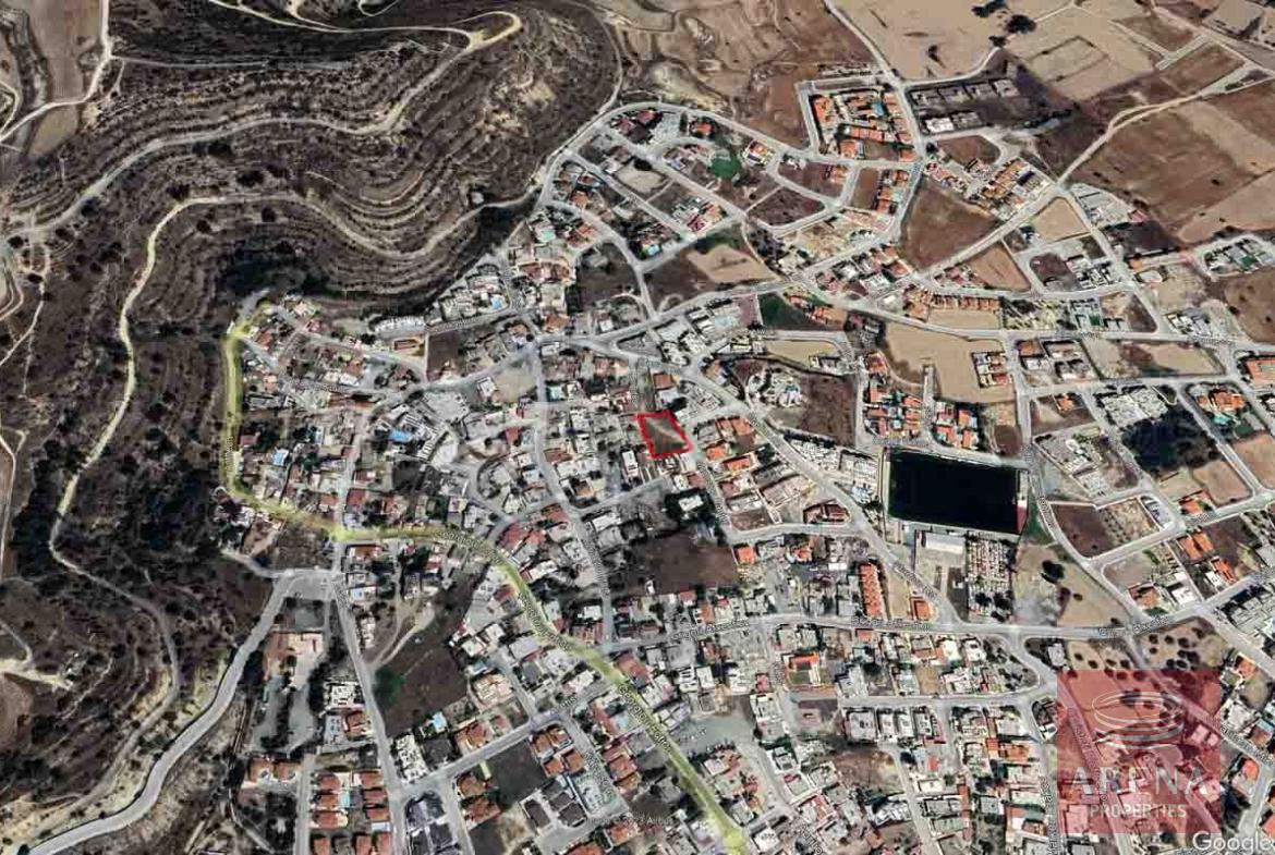 Field in Oroklini for sale