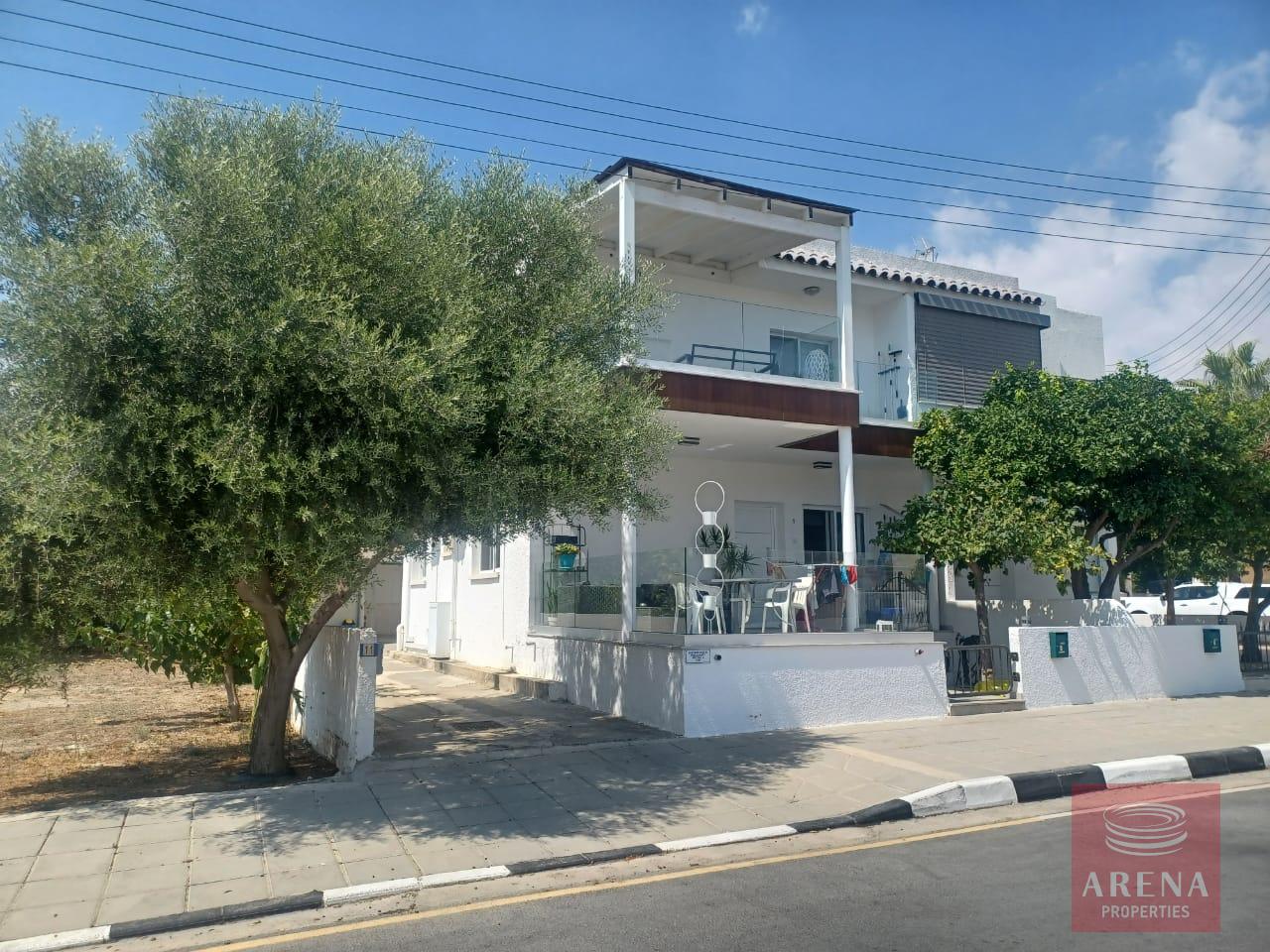 2 bed apt in dekelia