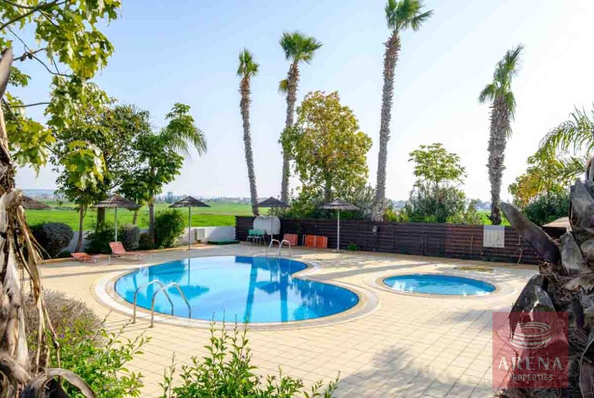 2 bed apt in Livadia