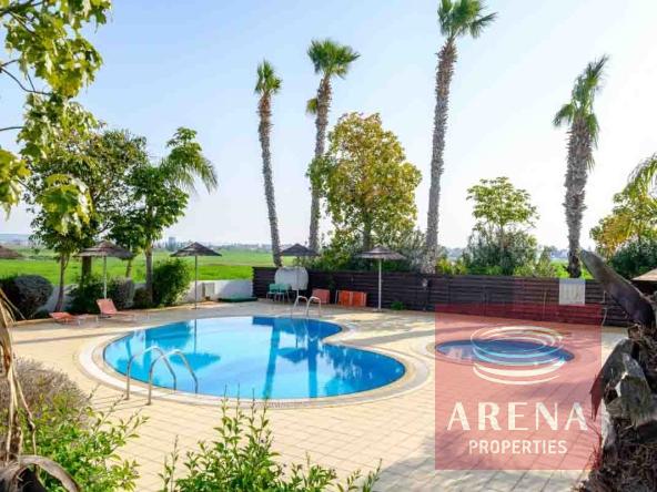 2 bed apt in Livadia