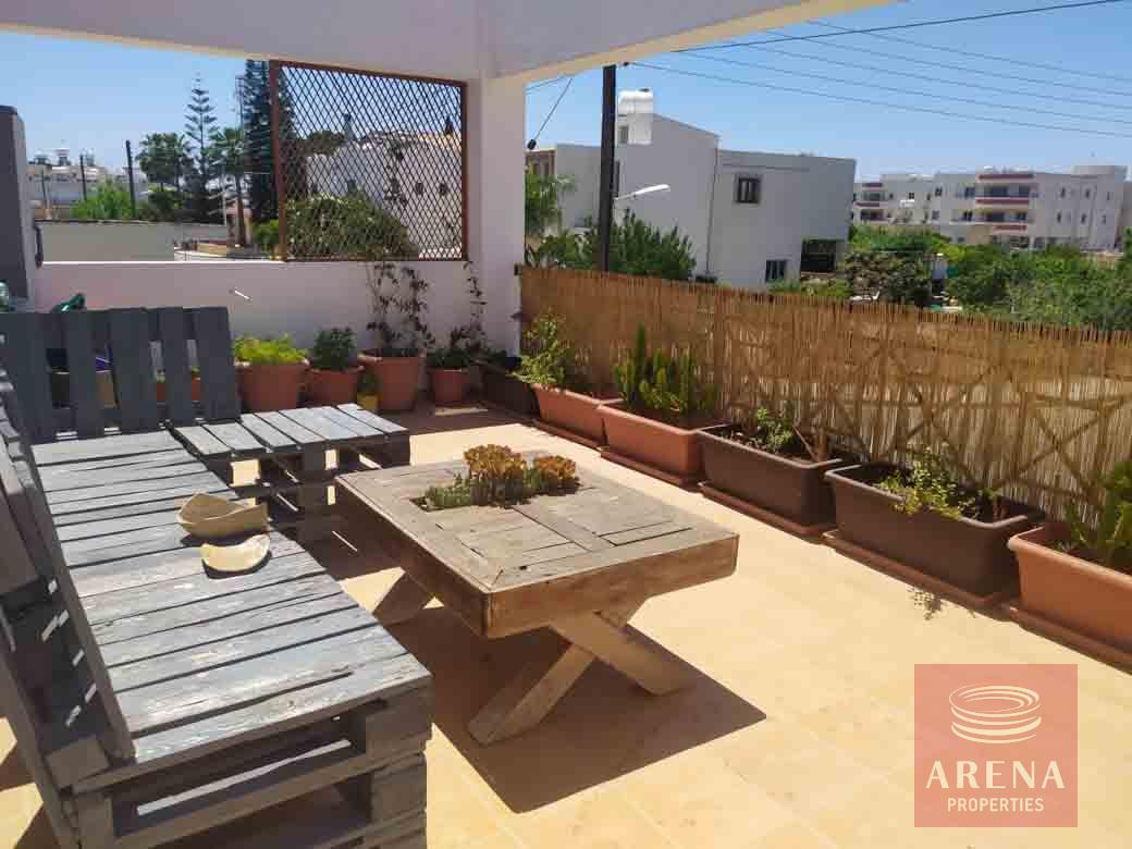 2 bed apt in Paralimni