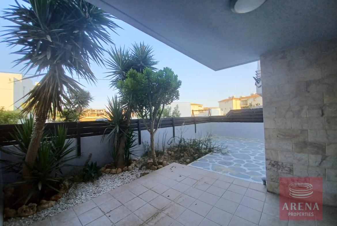 2 bed apt in Paralimni