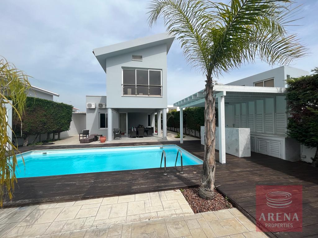 3 bed villa in pervolia