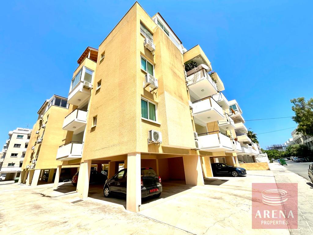 2 bed apt in makenzy for sale