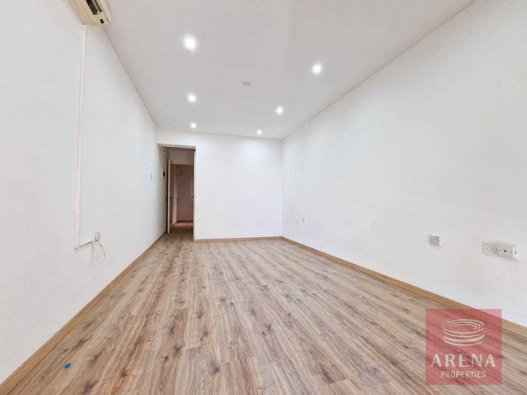 2 bed th in Oroklini - living area