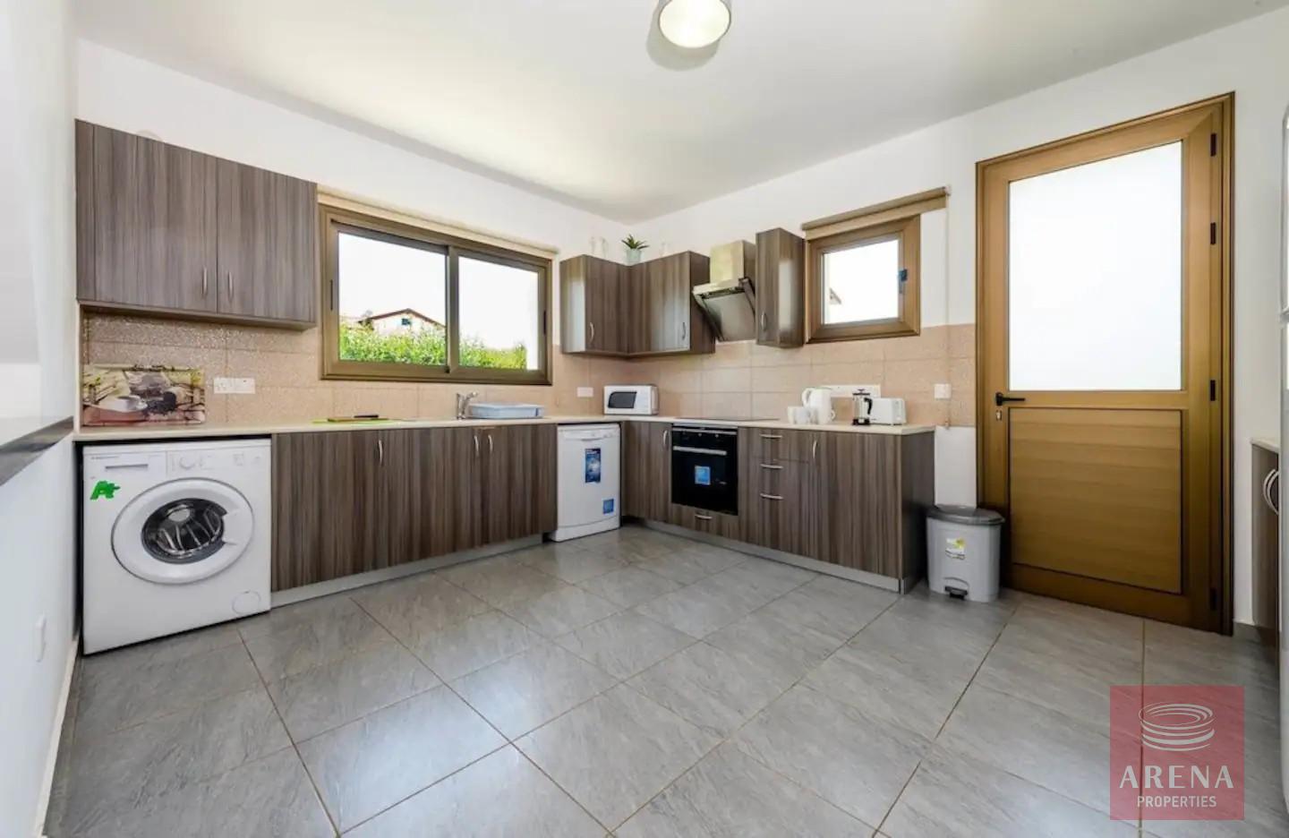 3 bed villa for rent in Ayia Napa - kitchen