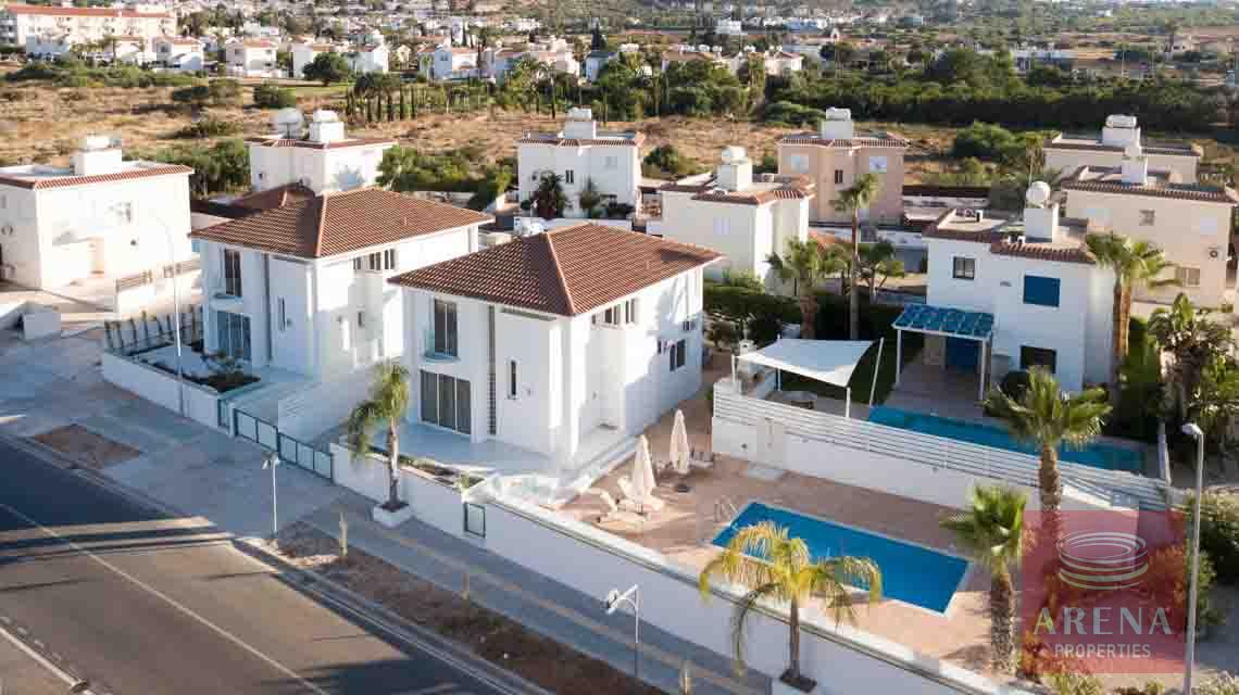 3 bed villa in pernera