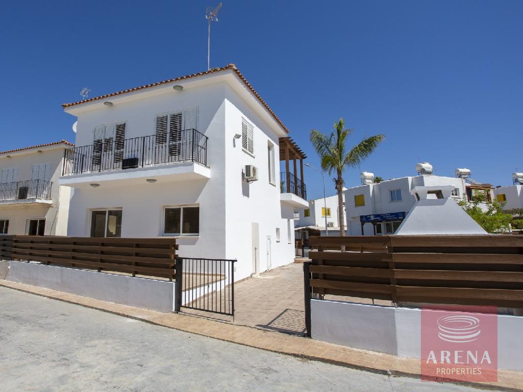 3 bed villa in Pernera