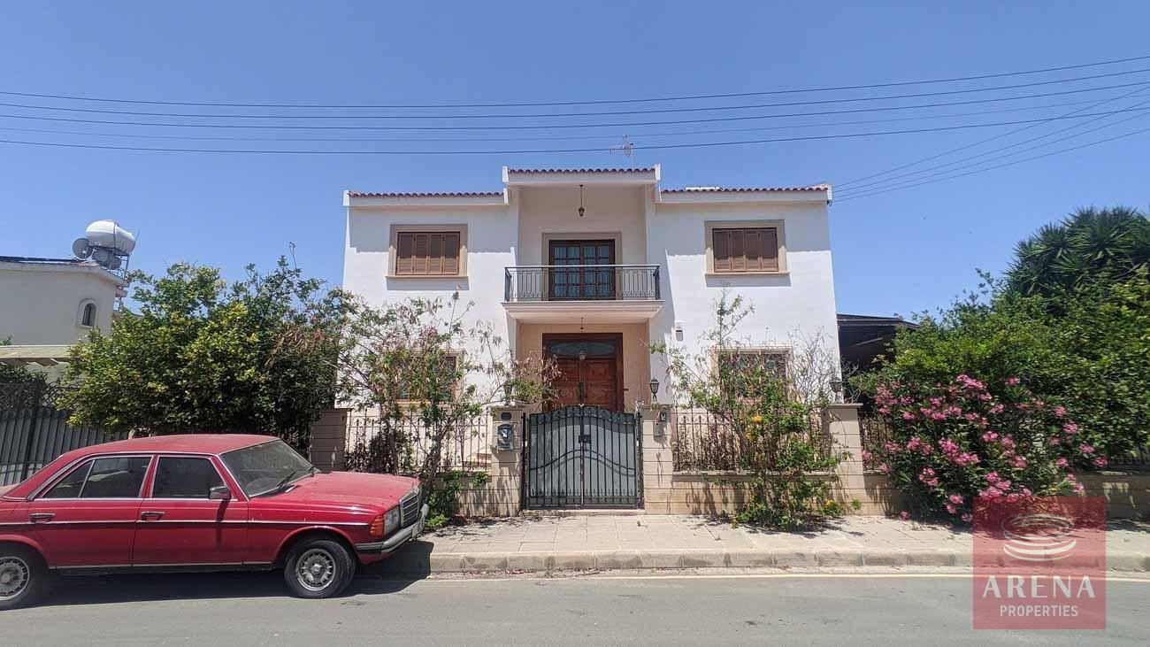4 bed villa in Oroklini