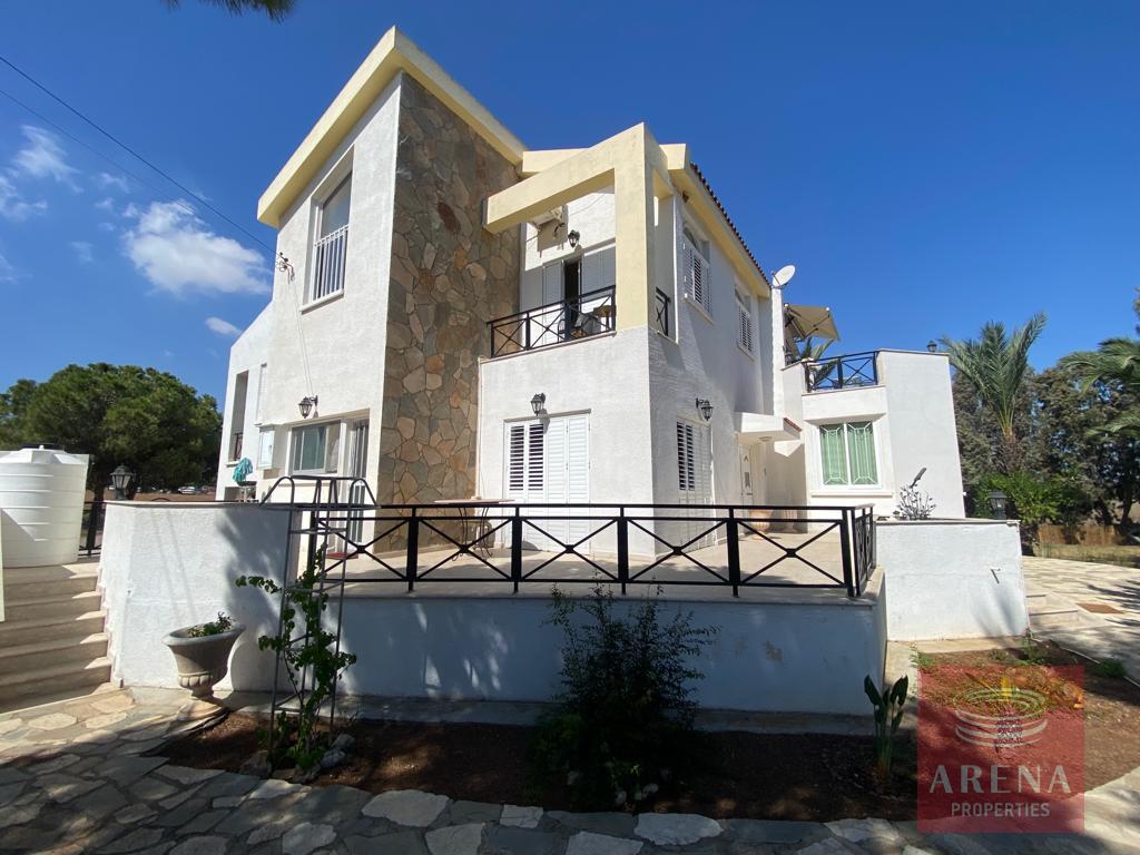 5 BED VILLA IN PARALIMNI