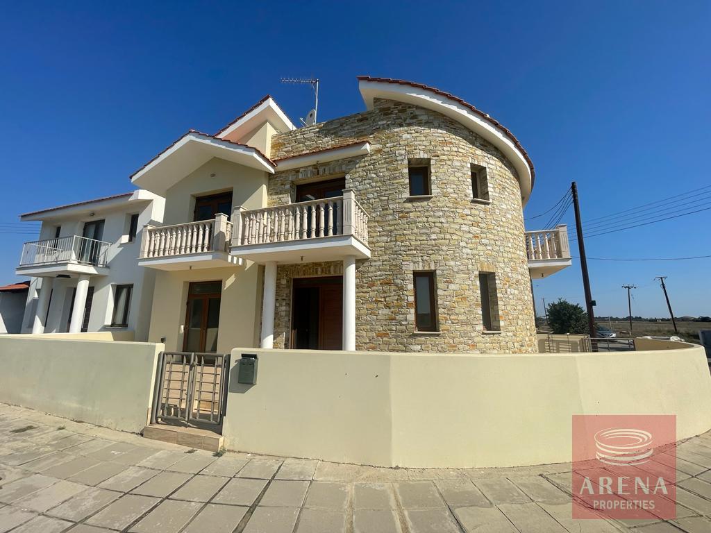 semi-det villa in pervolia