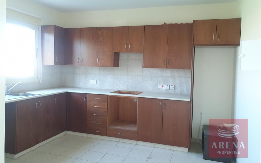 2 BED APT IN PERVOLIA - KITCHEN