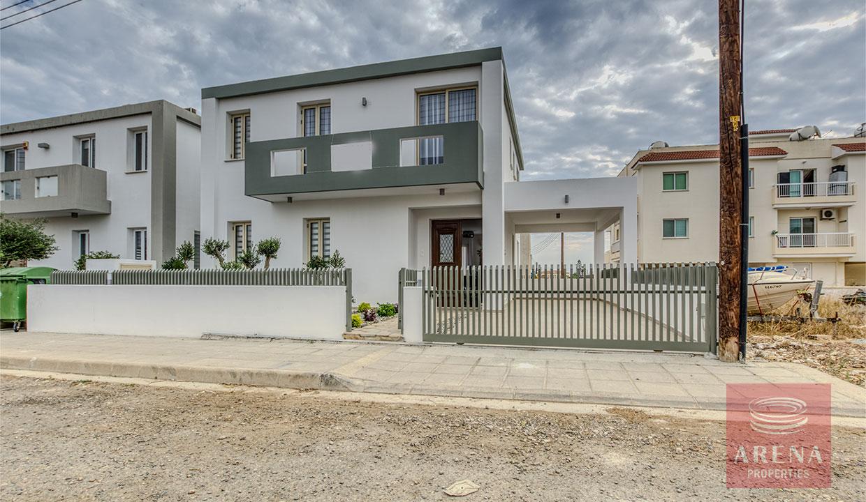 4 bed villa in Paralimni