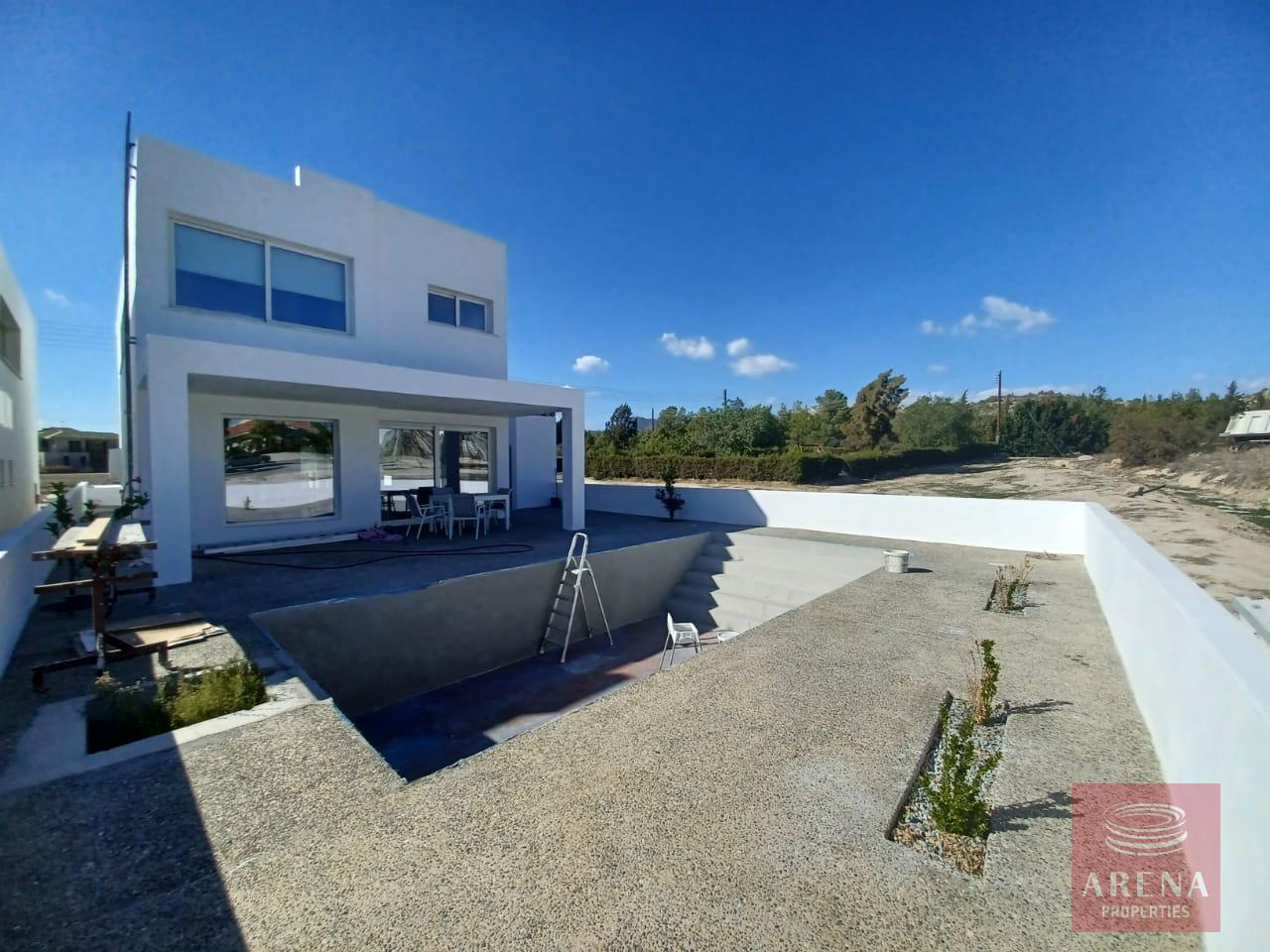 villa for rent in alethriko