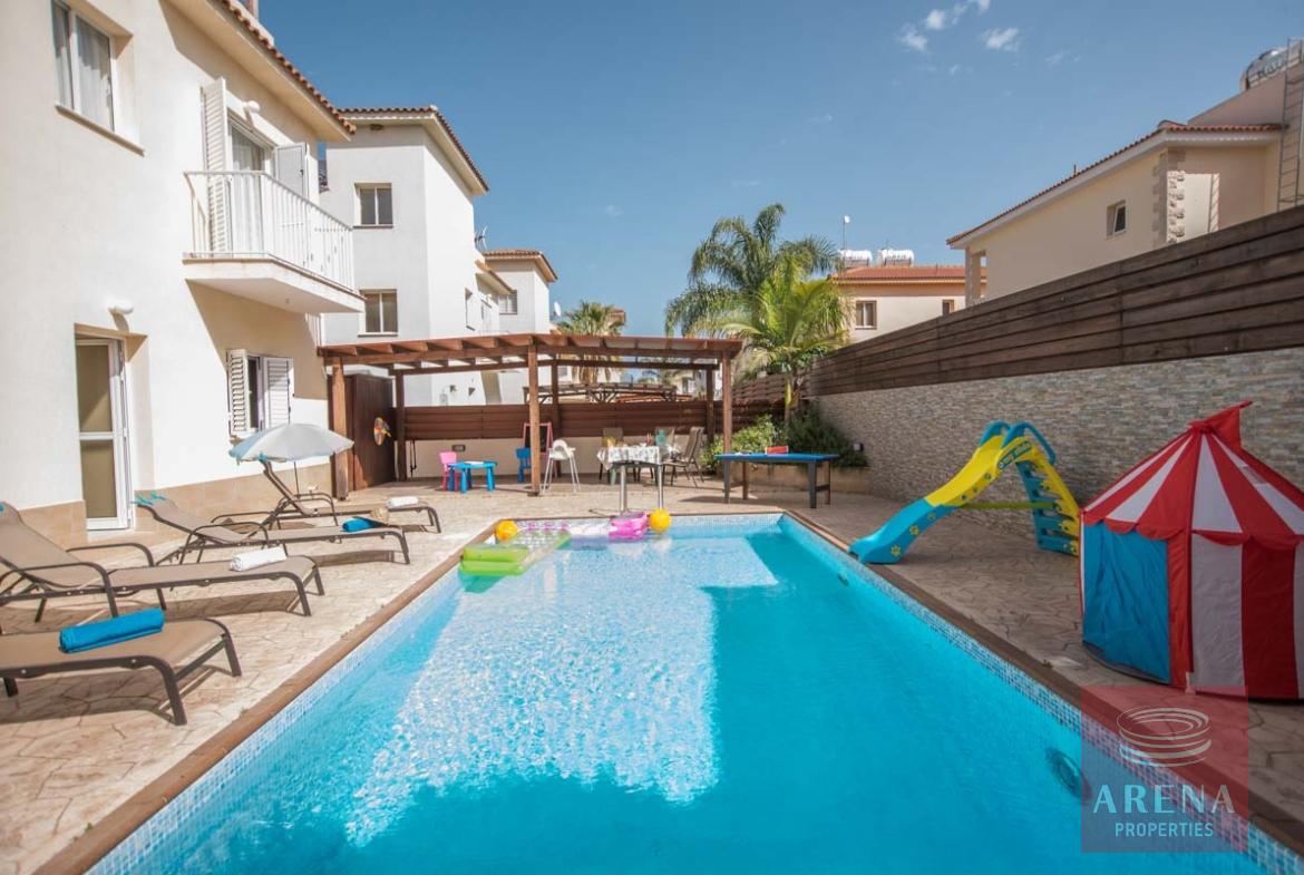 3 BED VILLA IN AYIA TRIADA FOR RENT