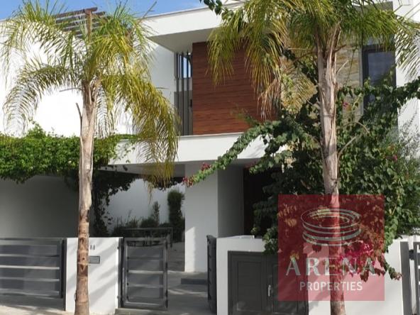 3 BED VILLA IN DEKELIA