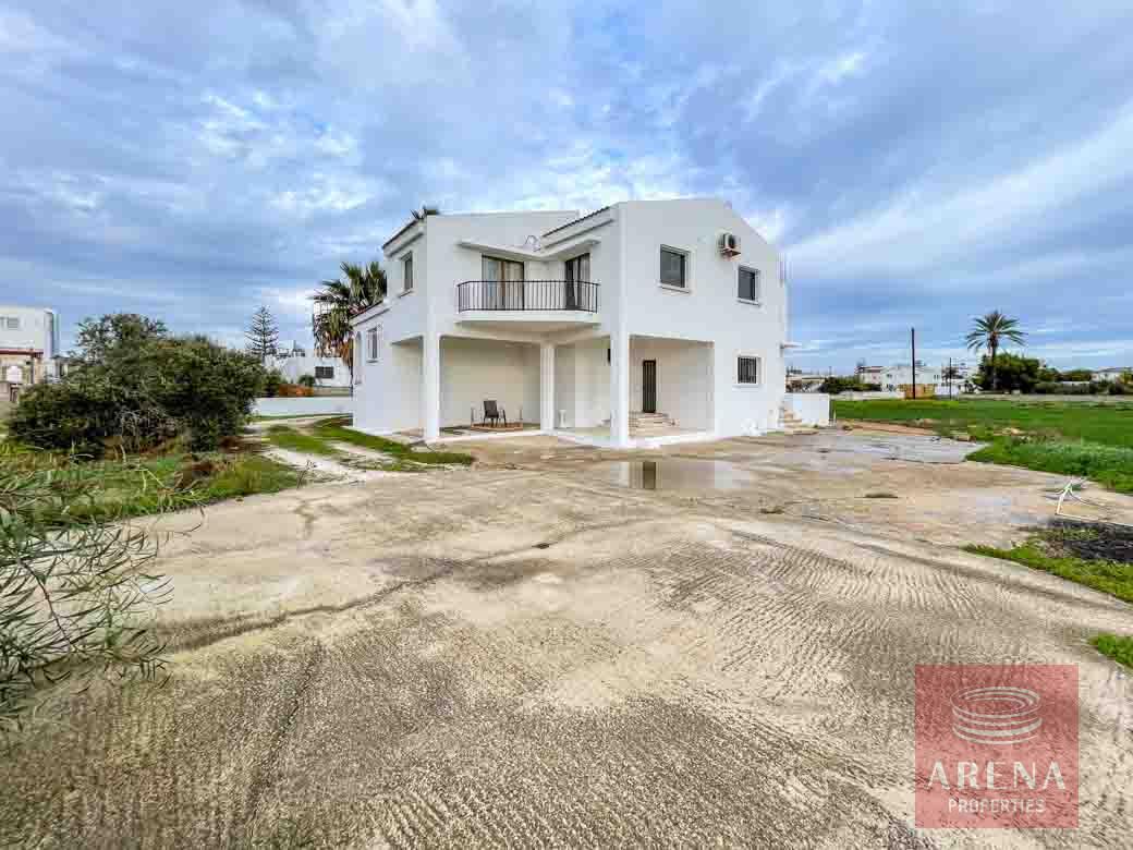 4 bed house in Paralimni