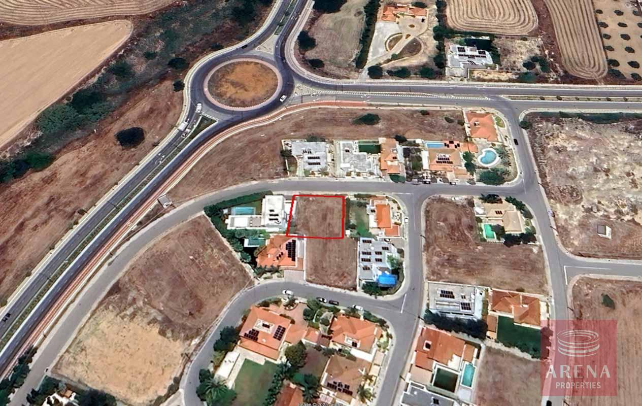 LAND IN STROVOLOS