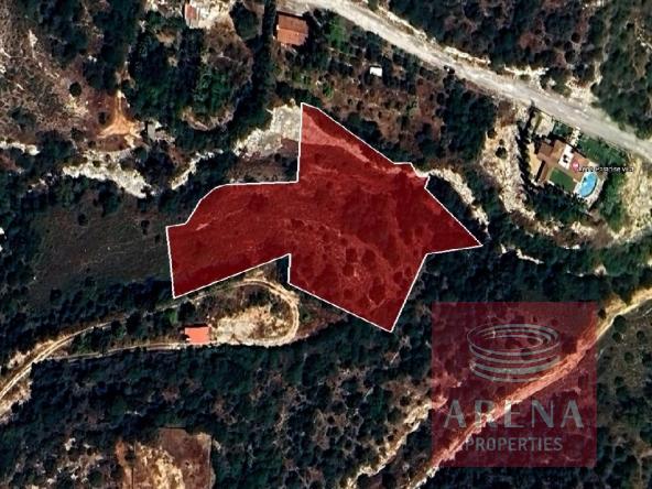 1 land in paralimni 7805