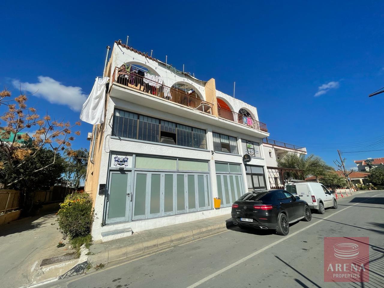 BUILDING IN PERVOLIA