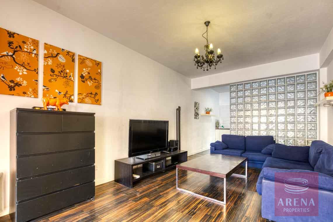 2 bed apt in derynia