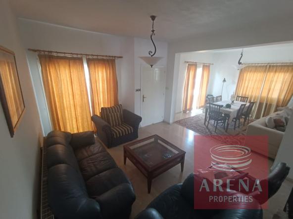 1 4 BED HOUSE IN LARNACA 8013