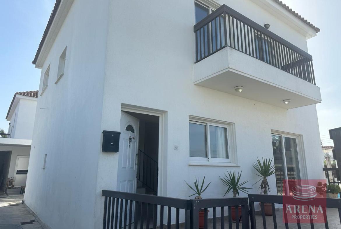 4 bed villa in Paralimni