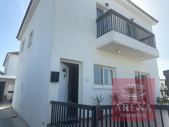 4 bed villa in Paralimni