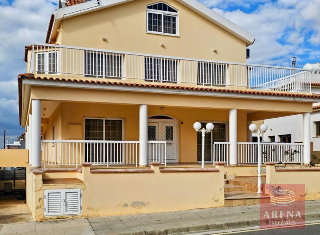 4 BED VILLA IN xYLOFAGOU