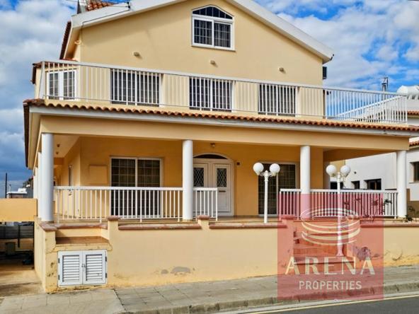 4 BED VILLA IN xYLOFAGOU