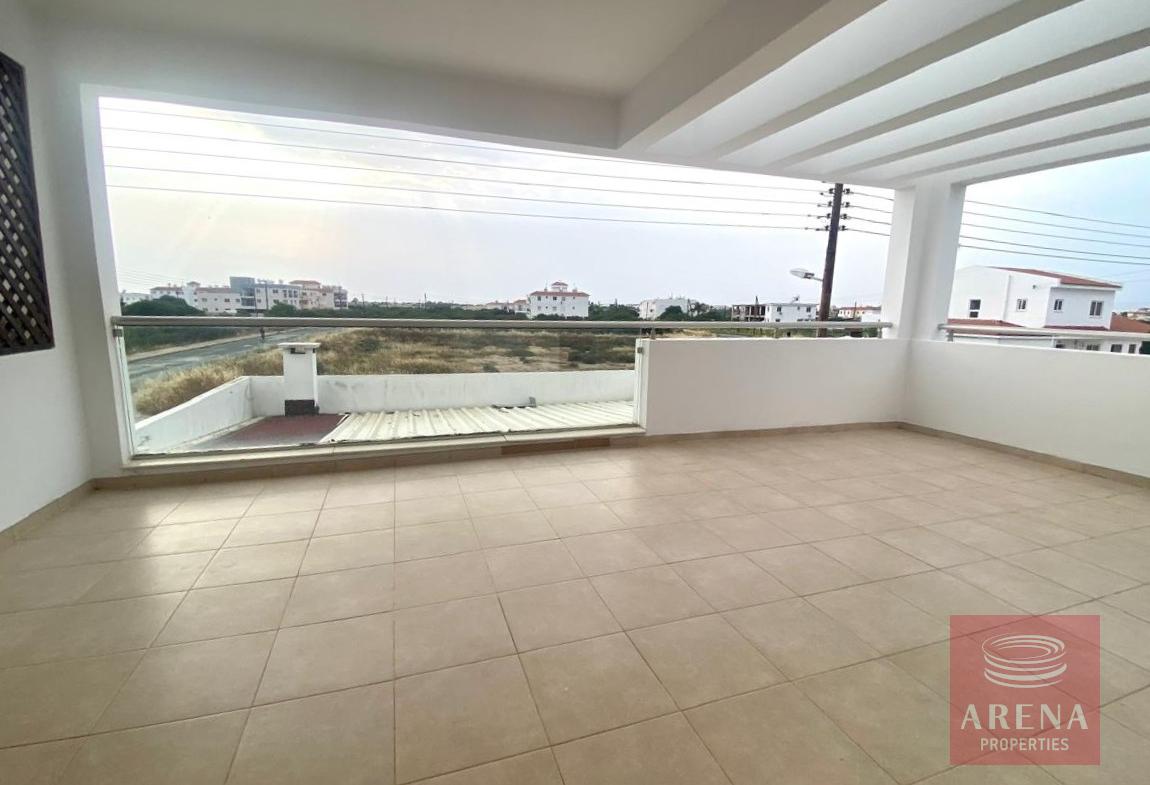 2 bed apt for rent in Paralimni