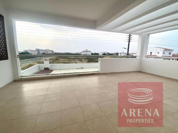 2 bed apt for rent in Paralimni