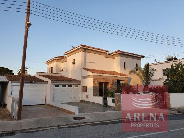 5 bed villa in kiti