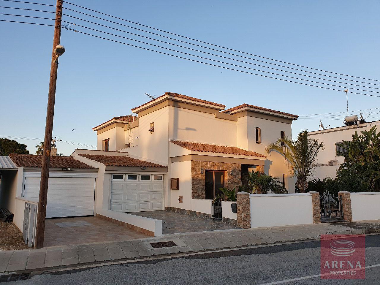 5 bed villa in kiti