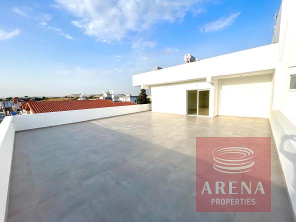 TOP FLOOR APT IN LIVADIA