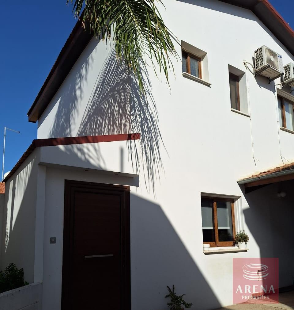 3 bed house in pervolia