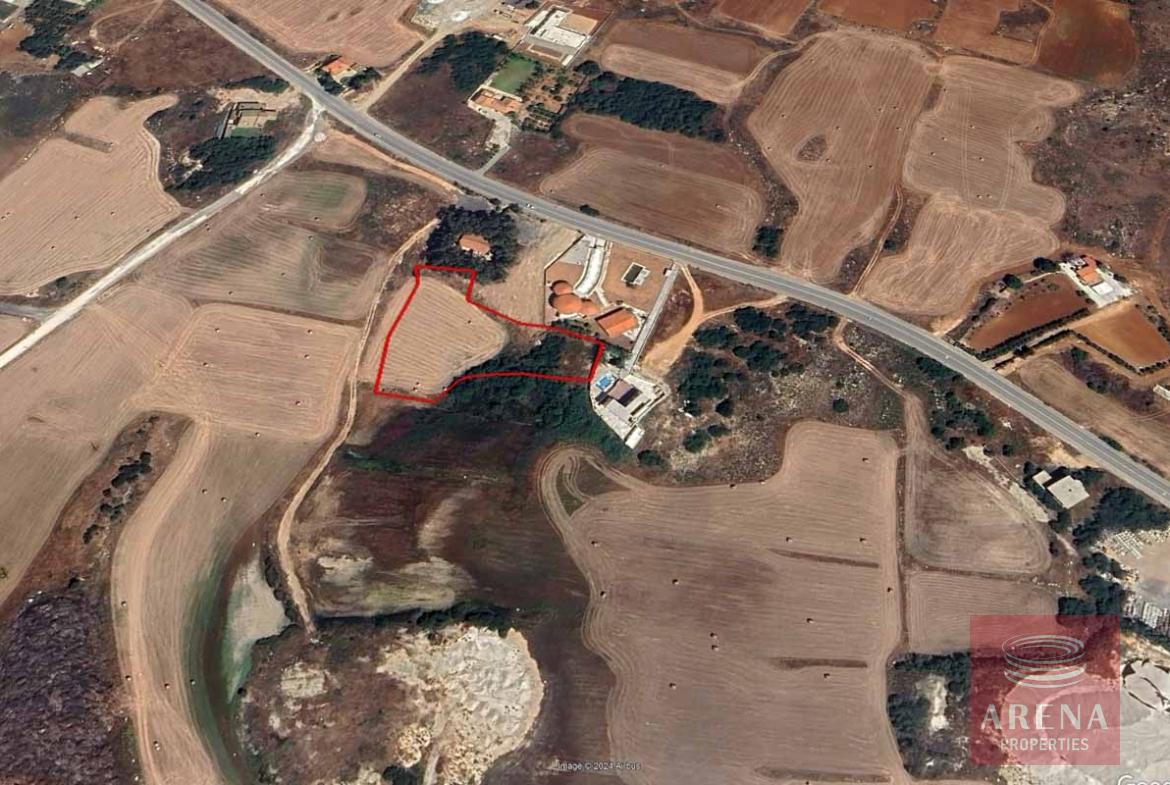 land in agios panteleimonas