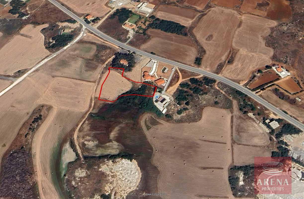 land in agios panteleimonas