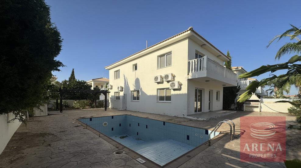 VILLA IN AYIA NAPA