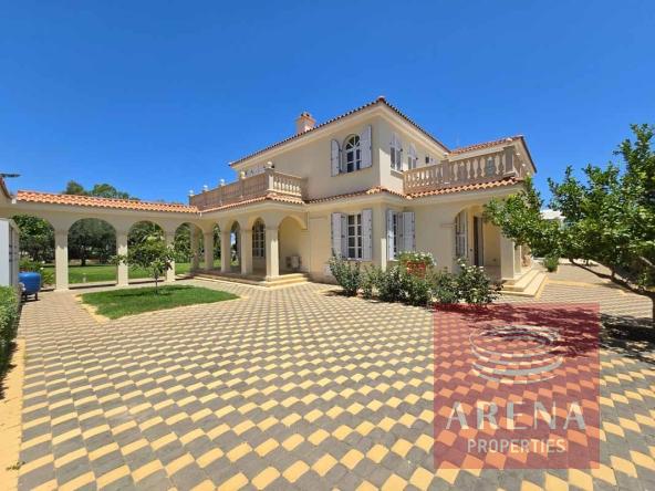 4 bed villa in cape greco