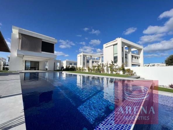 5 bed villa in pernera