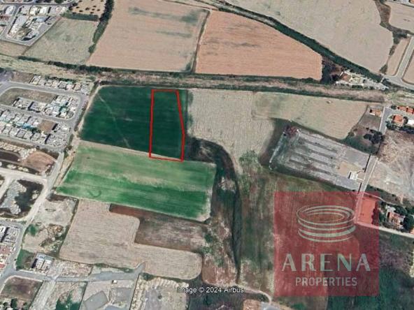land in livadia