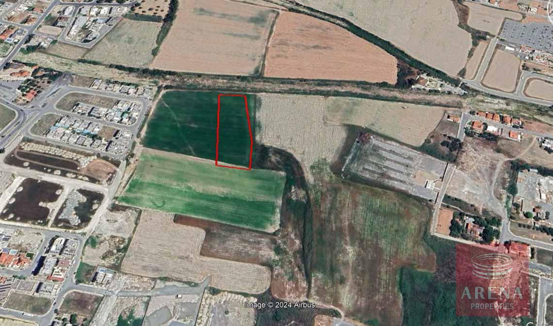land in livadia
